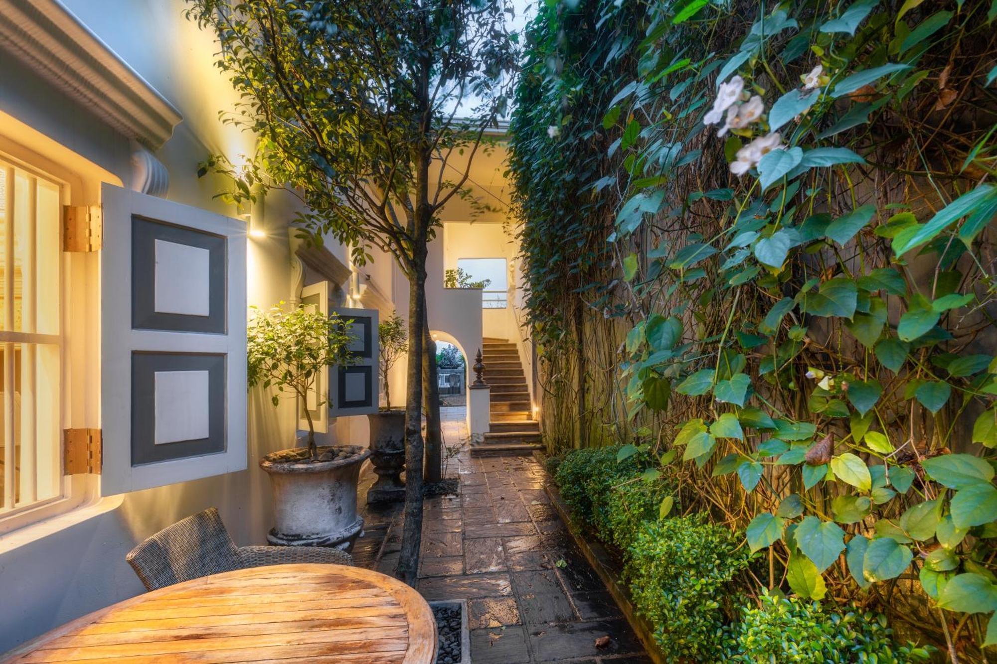 55Tg Boutique Suites Kolombo Bagian luar foto